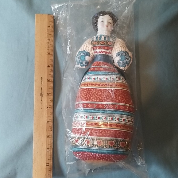 Avon American Heirloom Pin Cushion Doll - Picture 3 of 6